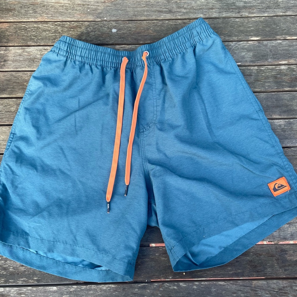 Quicksilver Volleys shorts